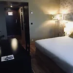 Grand De 4 Etoiles 4* Nîmes