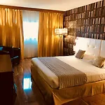 Grand De 4 Etoiles Hotel 4*
