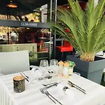 Grand De 4 Etoiles Hotel