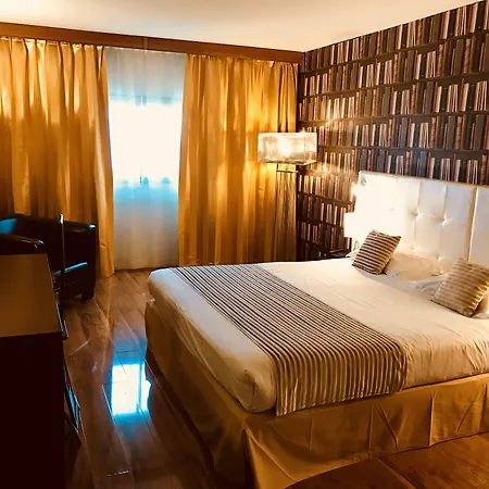 Grand De 4 Etoiles Hotel 4*