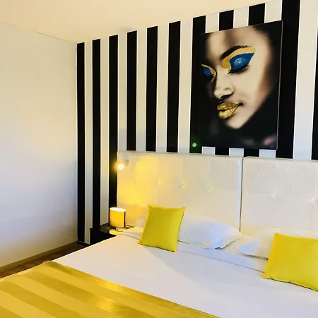 Grand De 4 Etoiles Hotel Nîmes