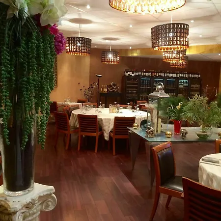 Grand De 4 Etoiles Hotel Nimes