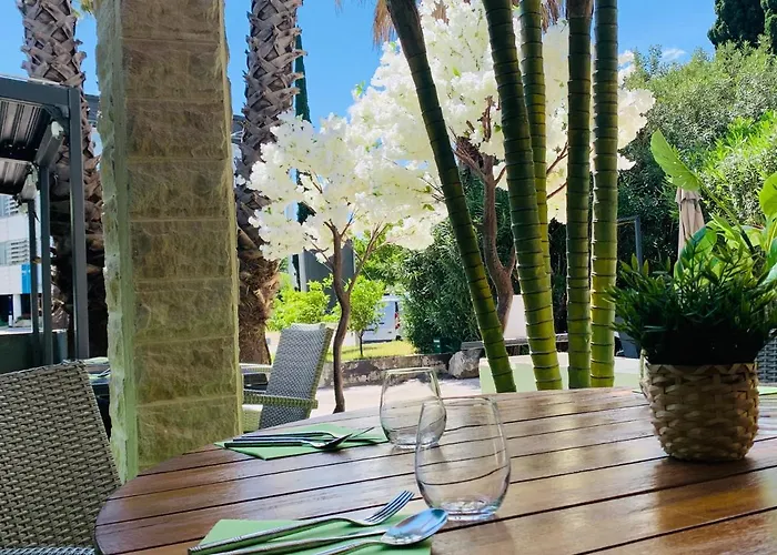 Grand De 4 étoiles 4* Nîmes